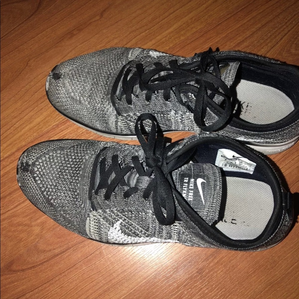 Nike women’s tennis shoes